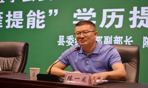 盐亭县委组织部副部长陈一龙讲话.jpg