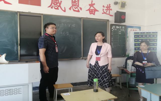 1688953752697003899.jpg 北川考点查看教室布置.jpg