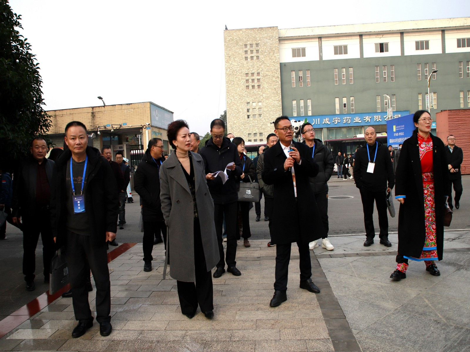 1764420147821024717.jpg 10--参会人员实地参访.jpg