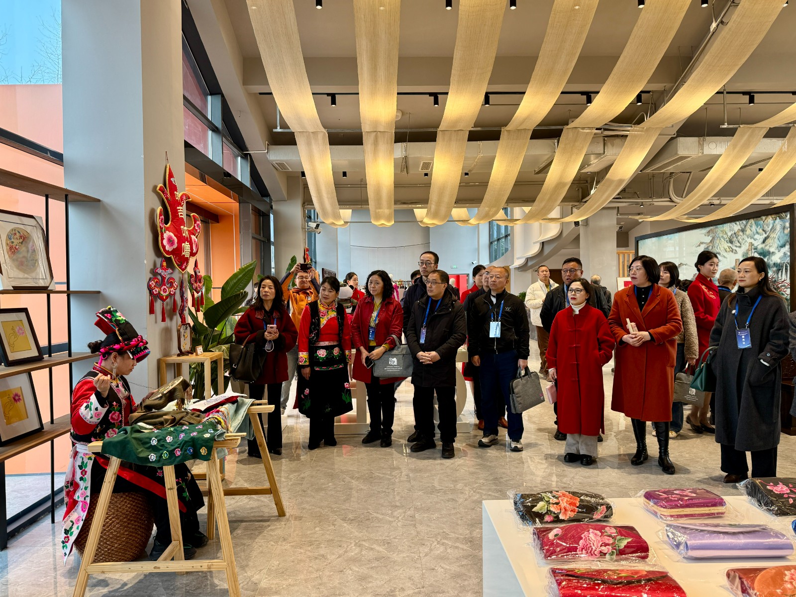 1764420167898016982.jpg 8--参观羌族生活文化馆.jpg